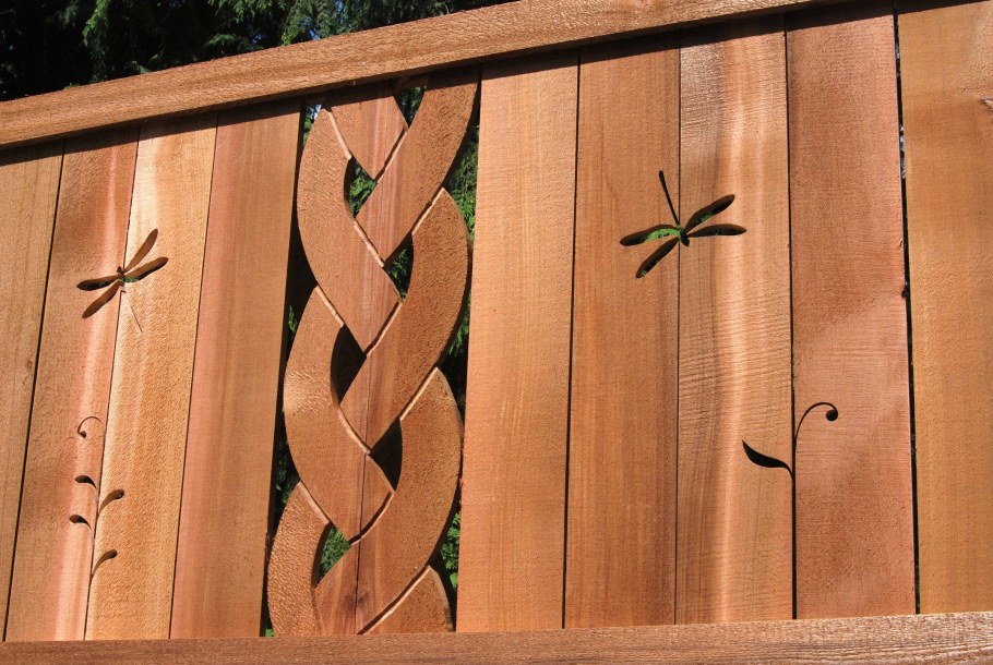 Резной деревянный забор