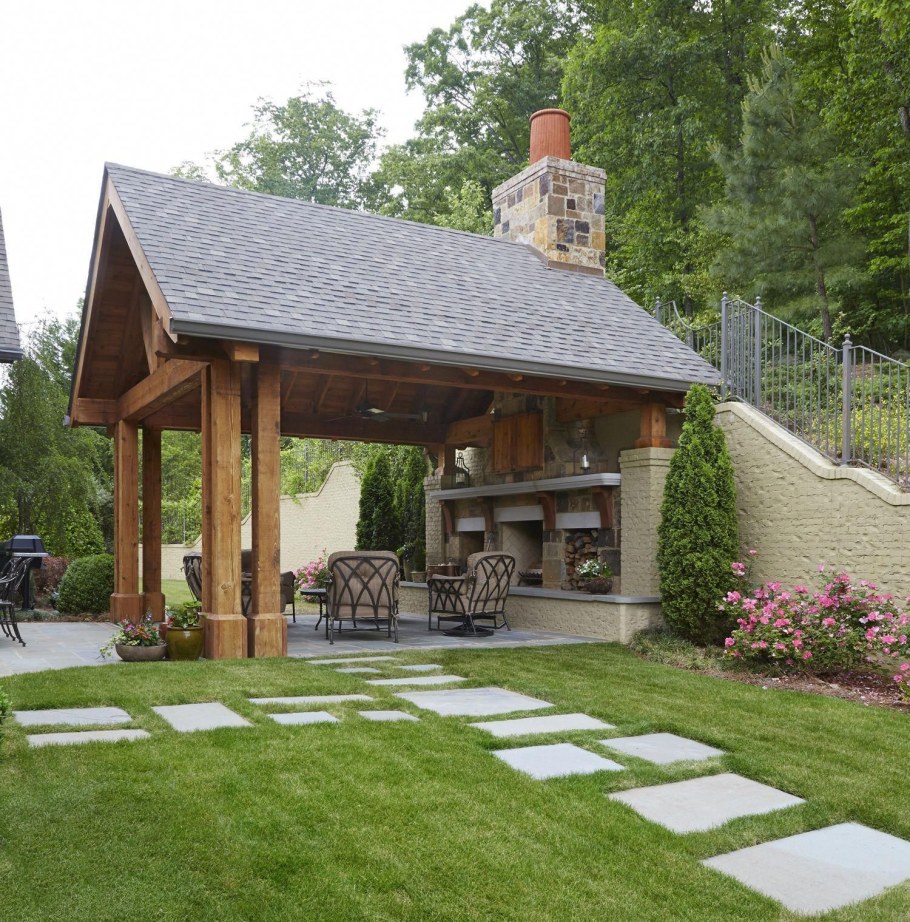 Зона барбекю с перголой