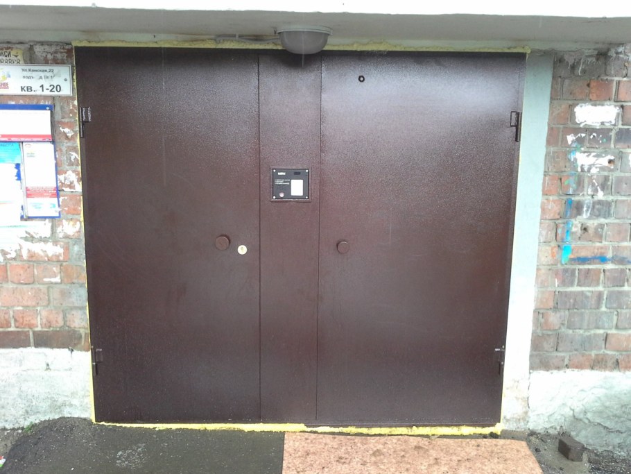 Входные подъездные двери