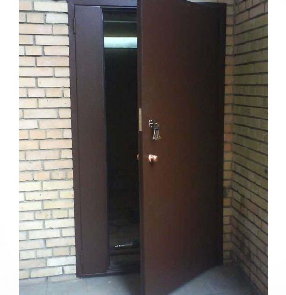 Входная дверь установленная