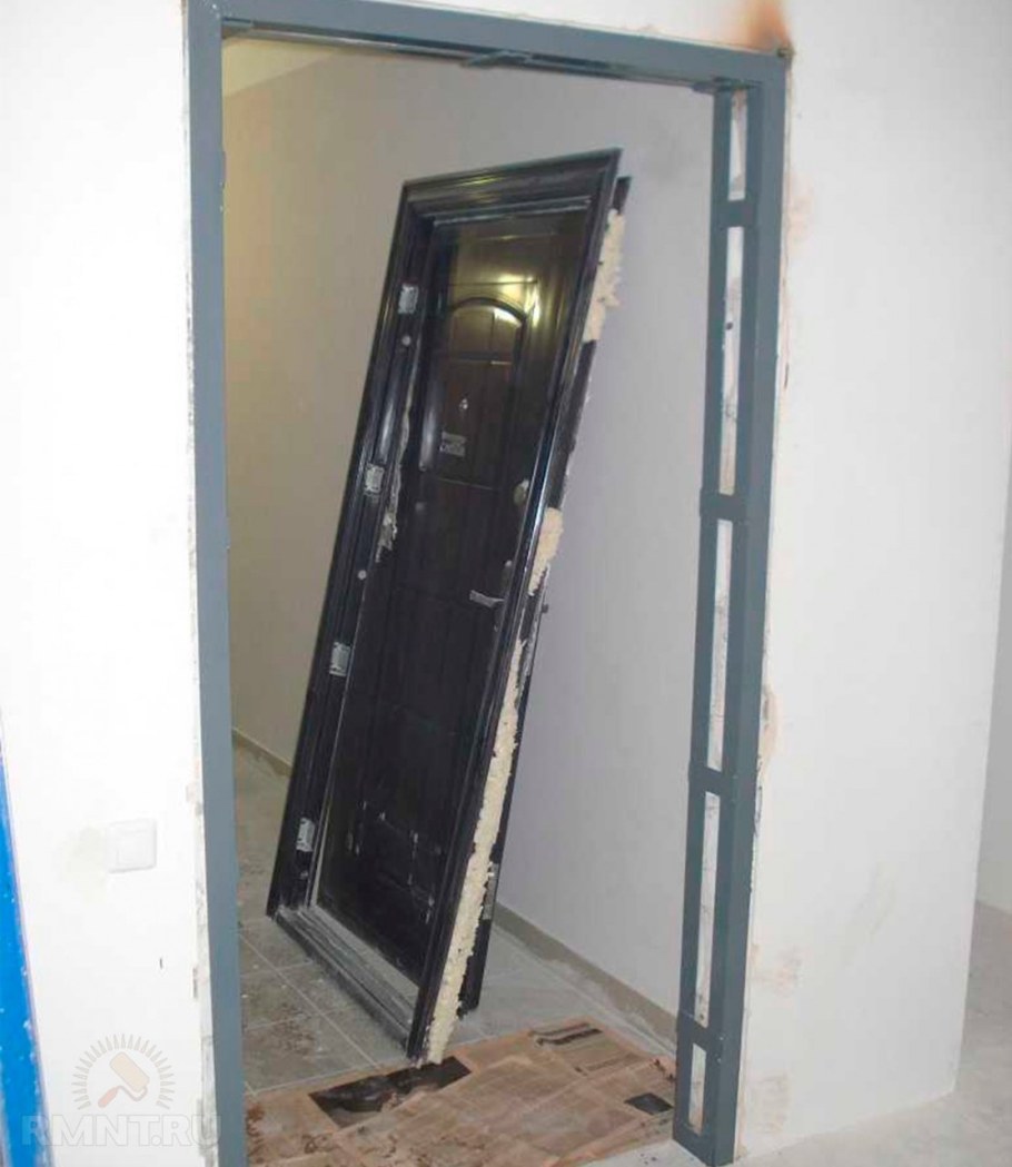 Монтаж входной металлической двери в газобетон