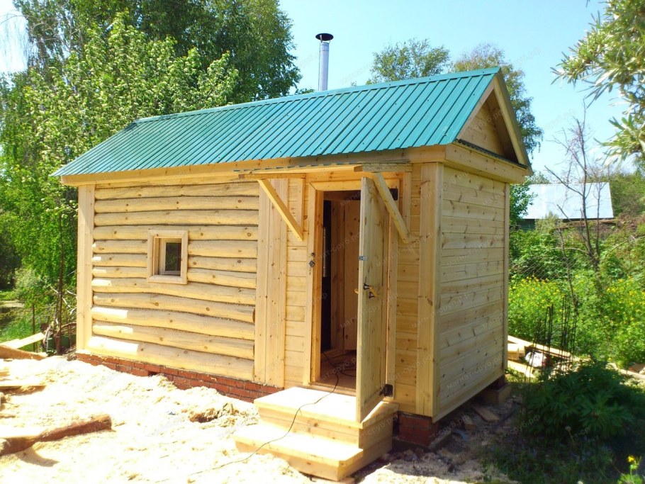 Маленькая баня на даче