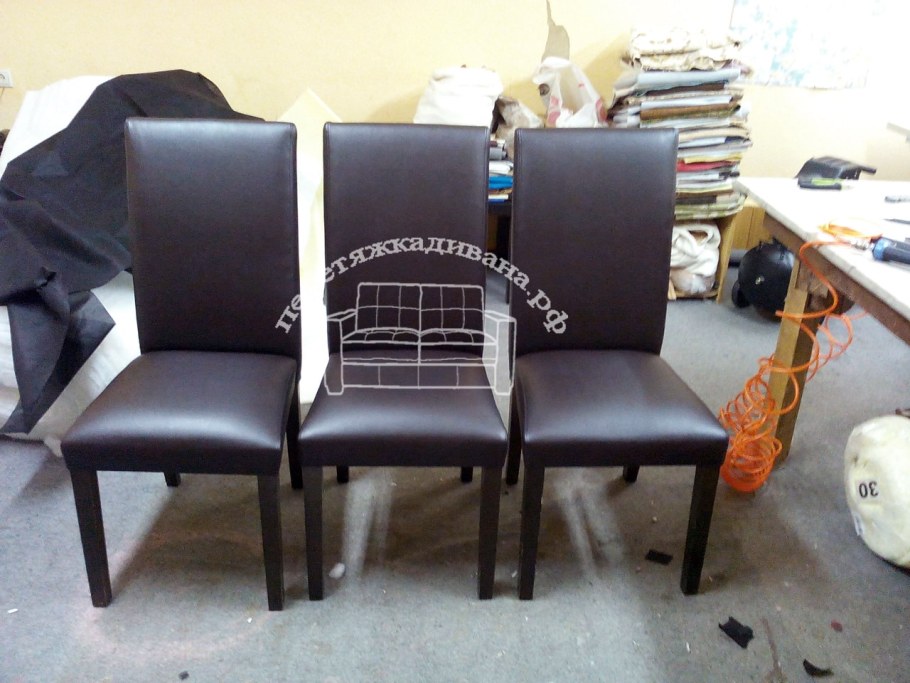 Обтянуть металлический стул