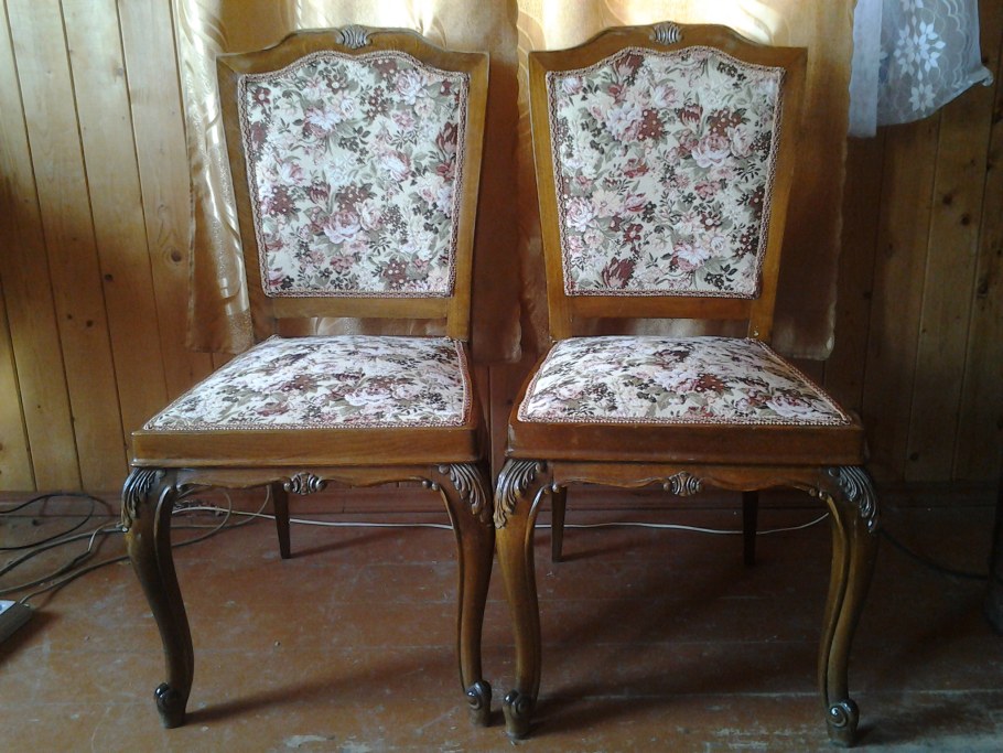 Обтяжка спинки кровати тканью