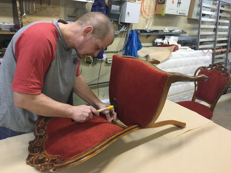 Обивщик мягкой мебели