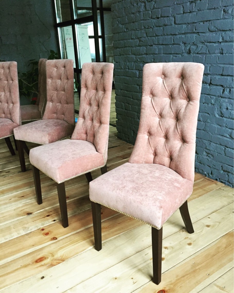 Стул кухонный сломанный