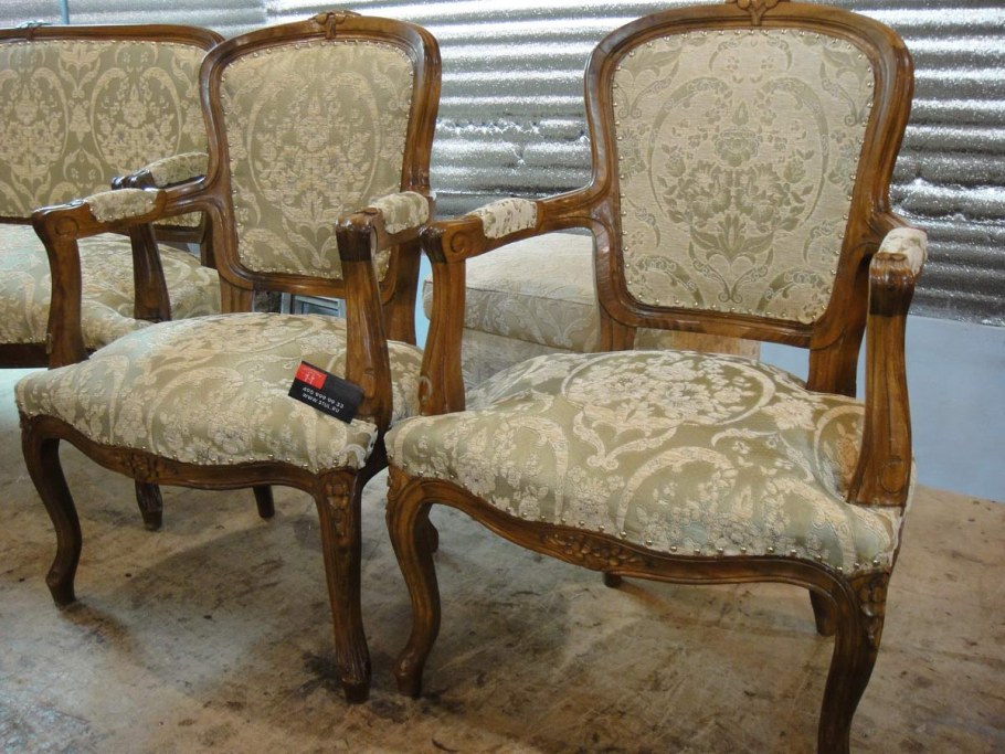 Обтянуть металлический стул