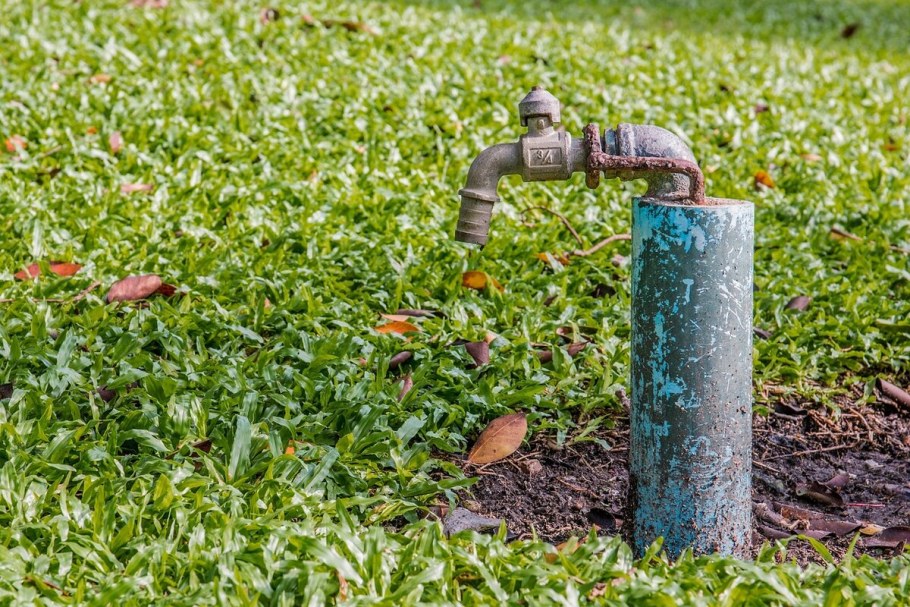 Садовый кран на даче