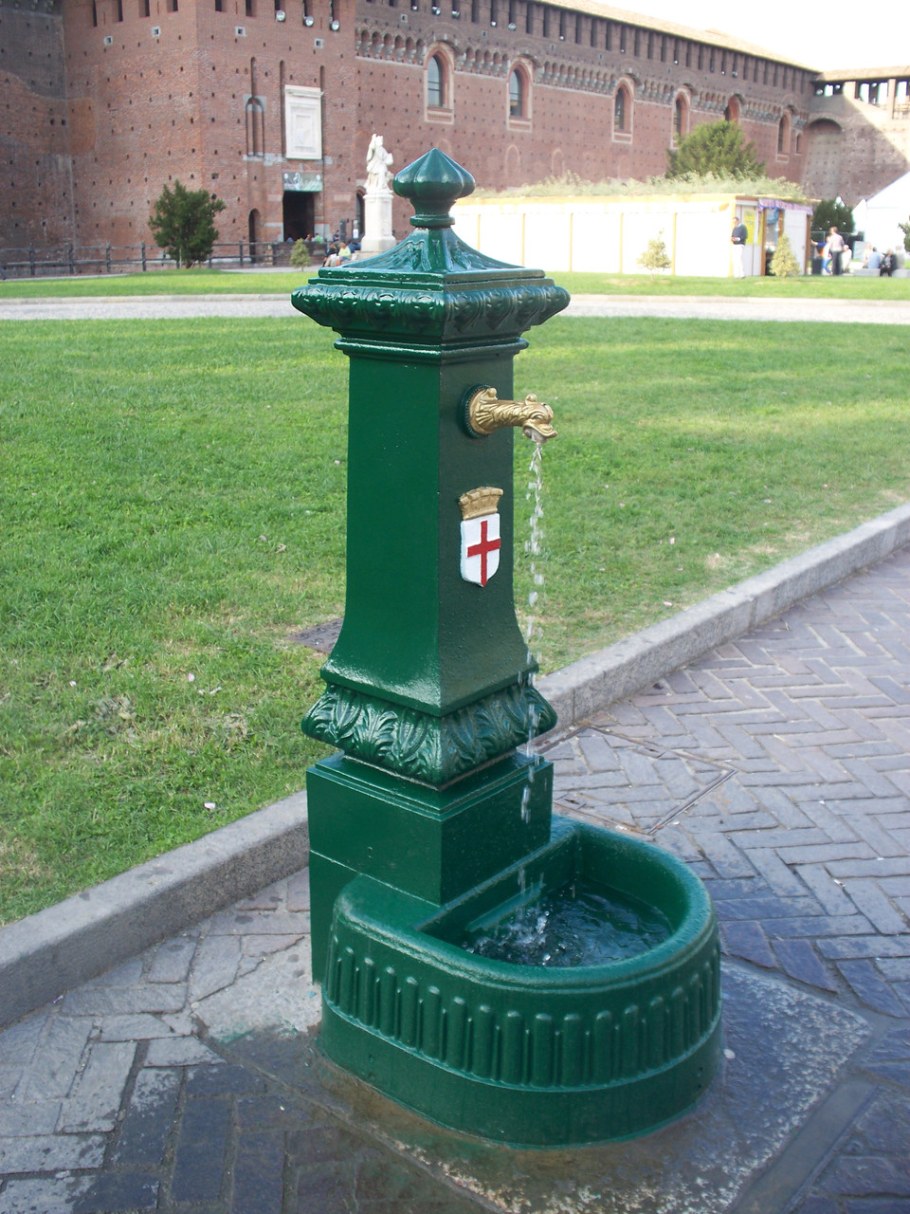 Кран на садовом участке