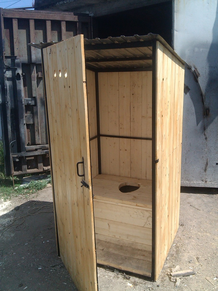 Железный туалет для дачи