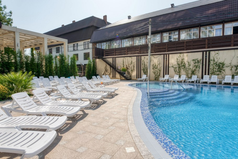 Бассейн под открытым небом в Москве