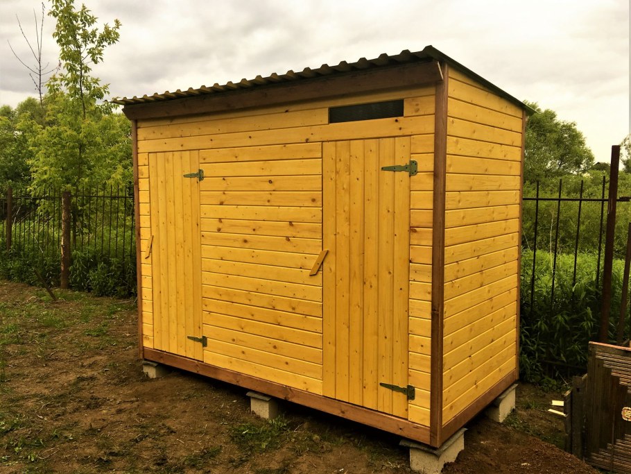 Угловой хозблок с душем и туалетом