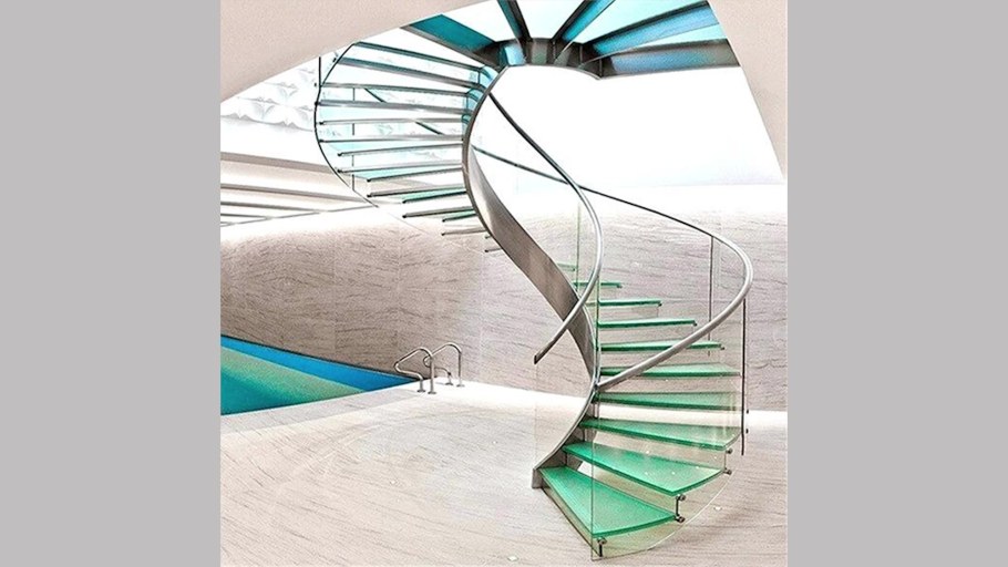 Стеклянное ограждение лестницы