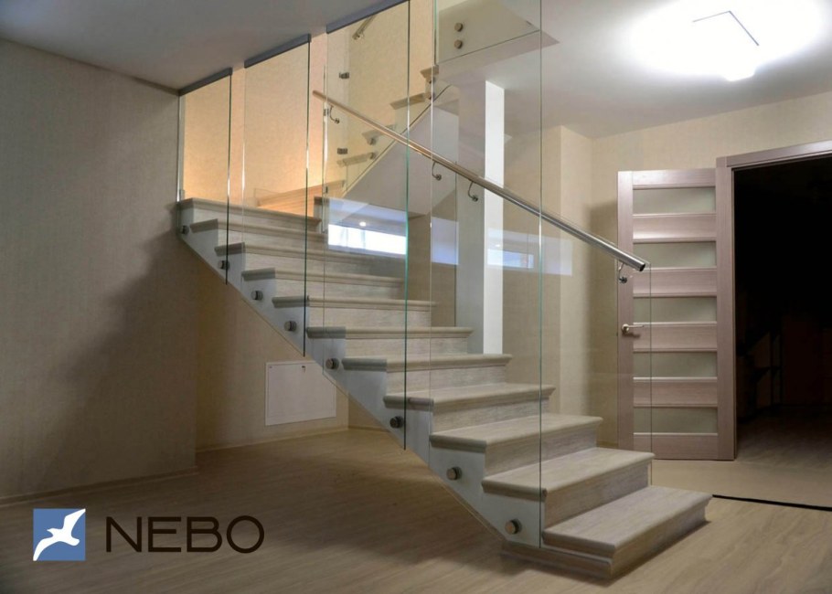 Ступени стеклянные триплекс