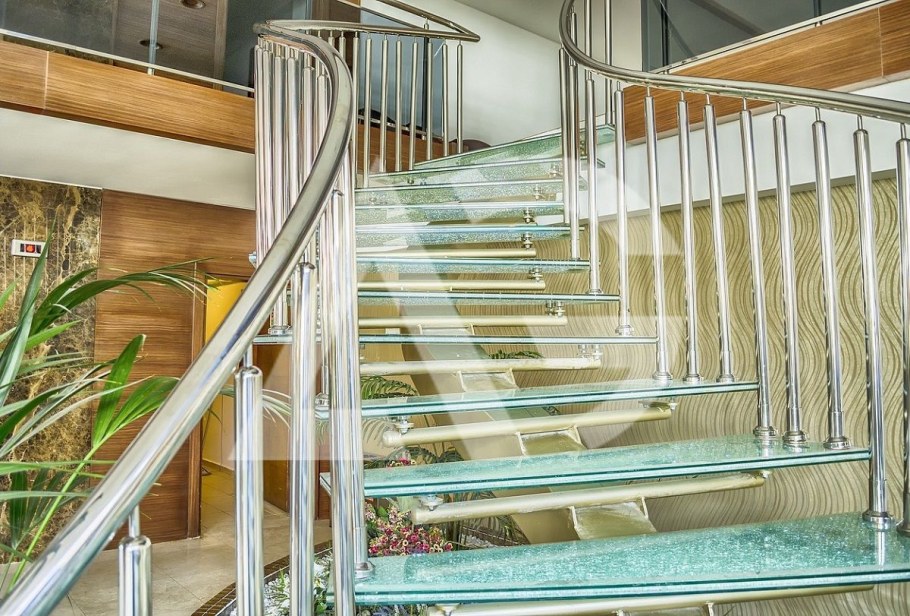 ZT-t106-2 SSS зажимной профиль для цельностеклянных лестничных ограждений