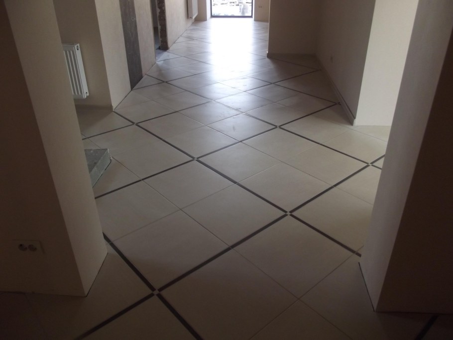 Плитка 600 - 600 навв коридоре