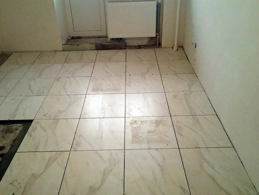 Укладка плитки на кухне на пол