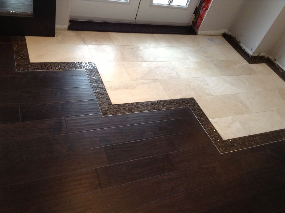 Комбинированная плитка на полу