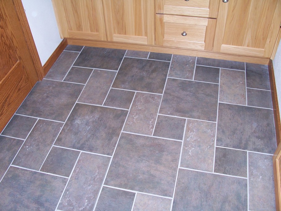 Линолеум в прихожую под плитку