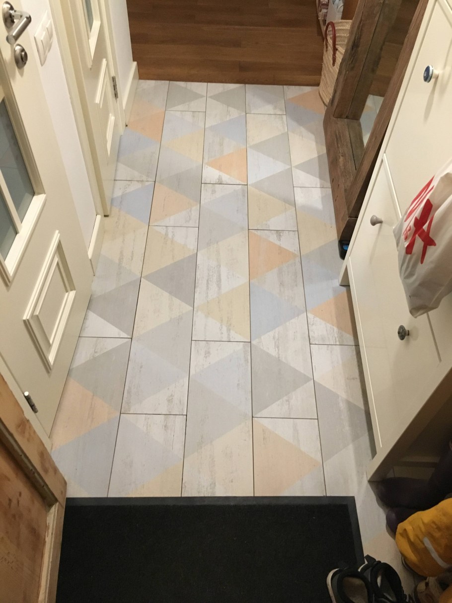 Плитка в коридор на пол