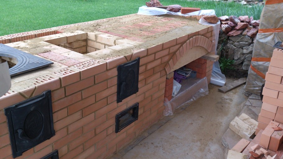 Печь под казан на даче