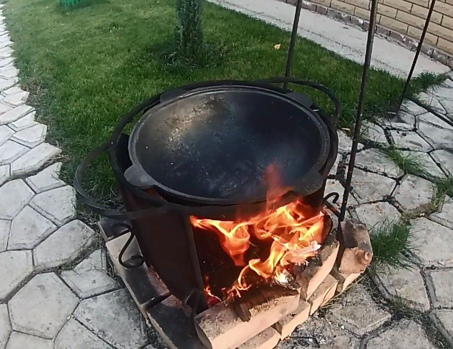 Мангальная зона с тандыром казаном