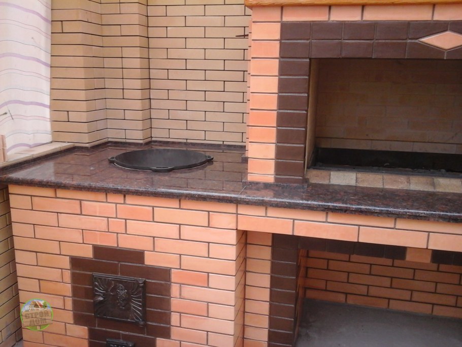 Мангал с печкой под казан из кирпича