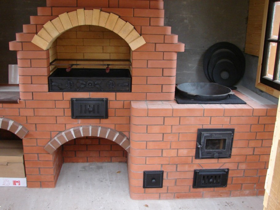 Печь для казана из кирпича с мангалом своими руками