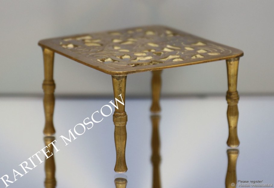 Металлическая полка для ванной