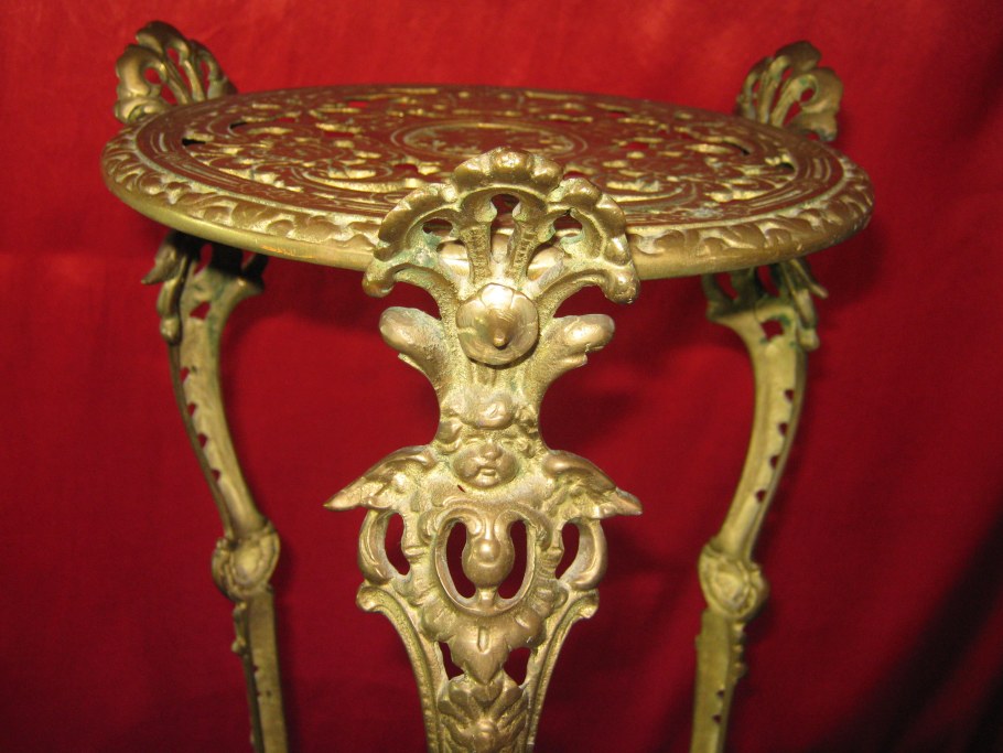 Кованые полочки в ванную