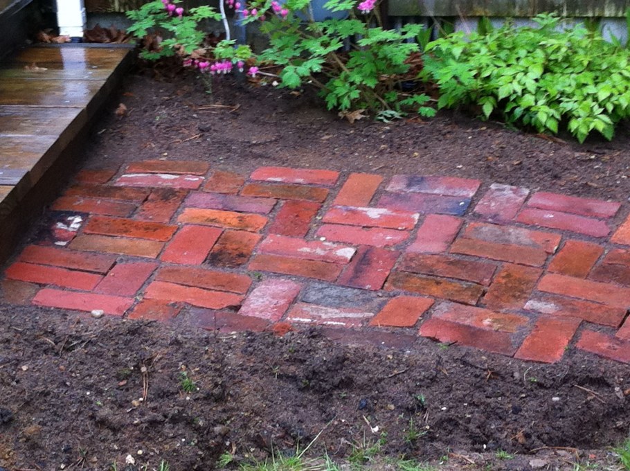 Садовые дорожки из кирпича