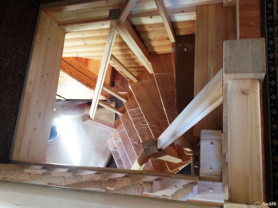 Лестничный проем на мансарду