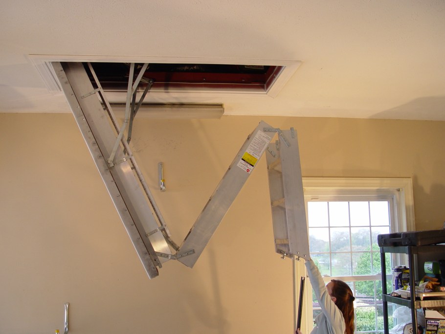 Сдвижной люк на чердак