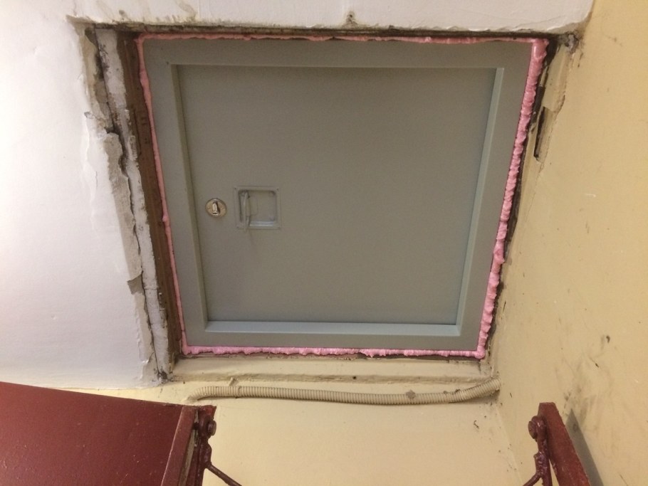 Противопожарный люк на чердак