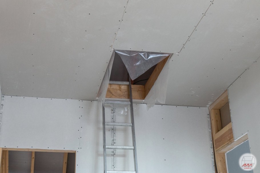 Люк на чердак вид снизу