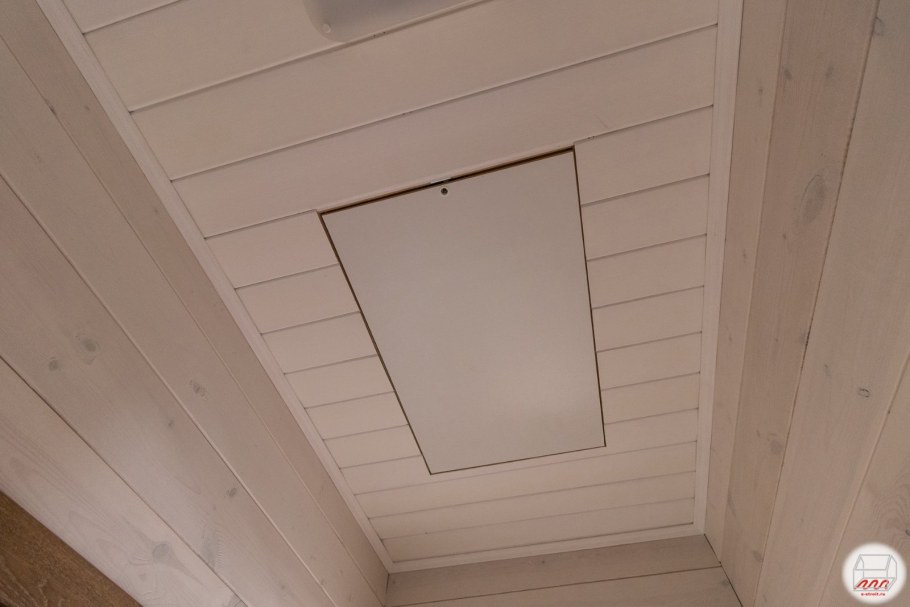 Пластиковый люк на чердак