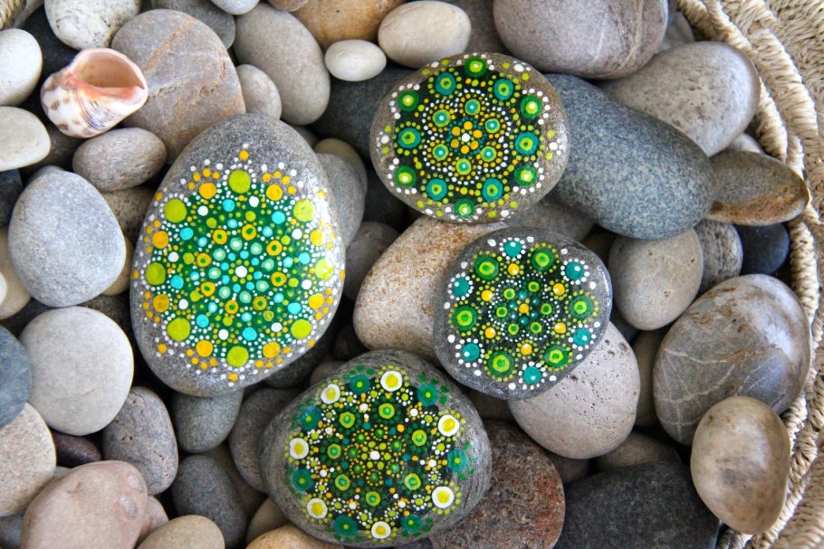 Мандалы из камней на участке