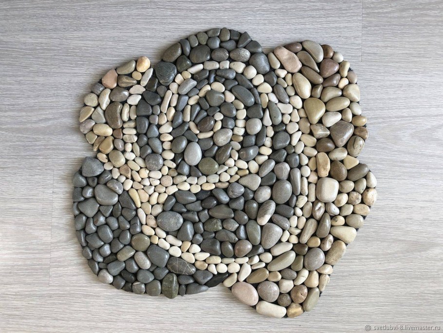 Панно из морских камней