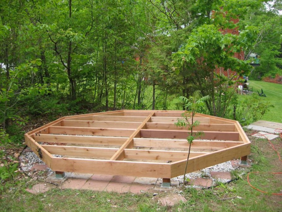 Площадка перед домом