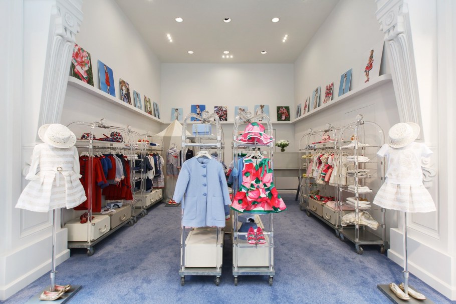 Интерьер магазина детской одежды