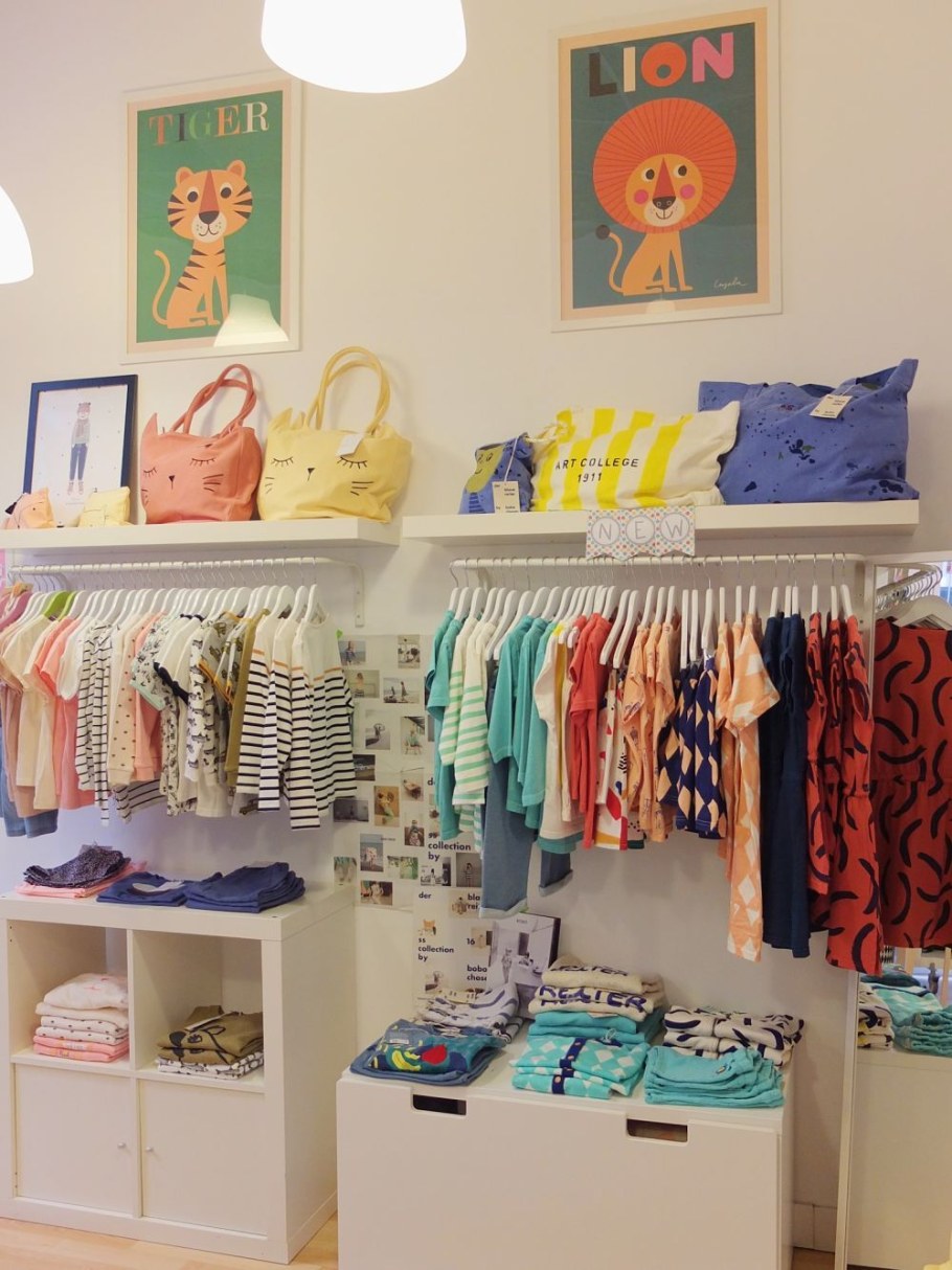 Стеллаж для детской одежды