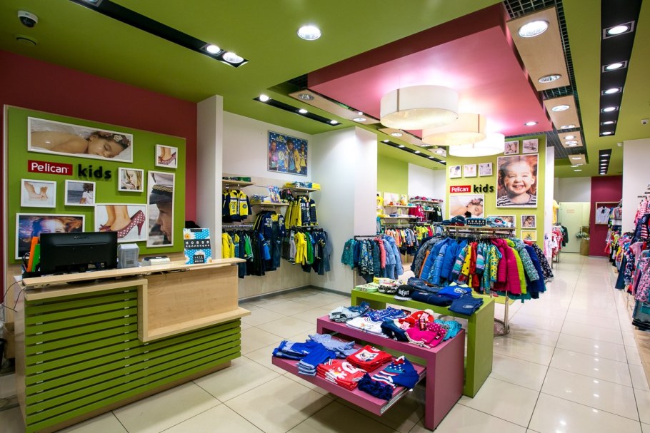 Интерьер магазина детской одежды