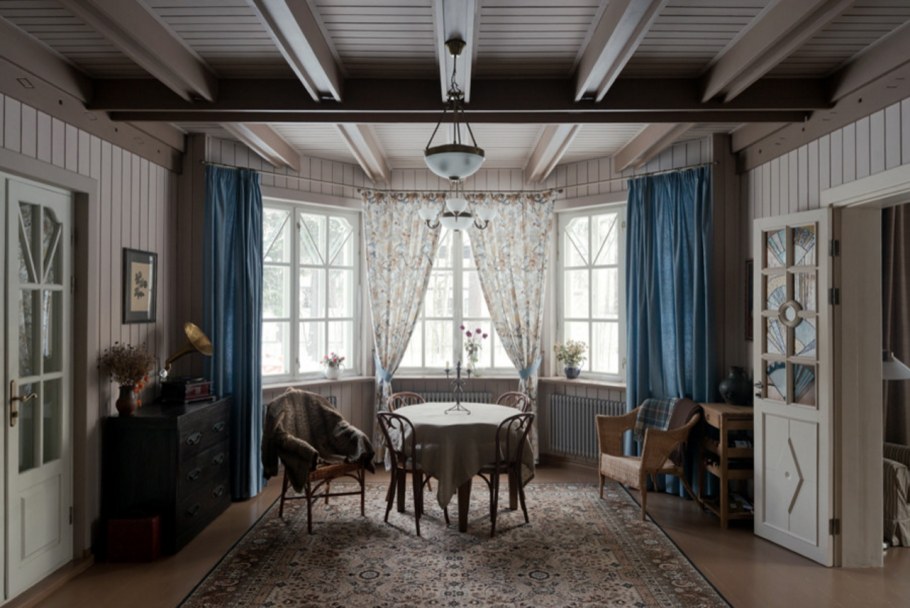 Маленький деревянный домик интерьер