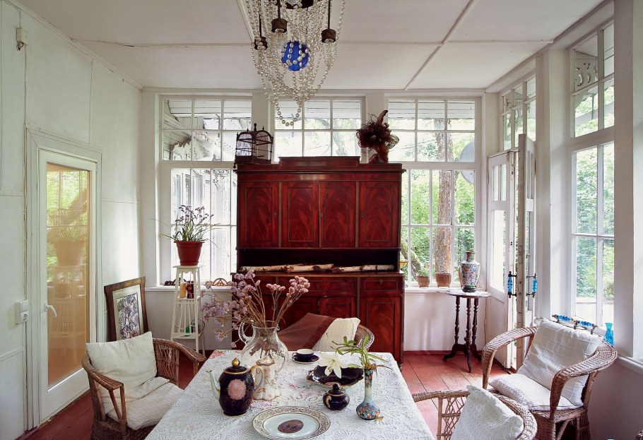 Интерьер веранды в стиле русской усадьбы