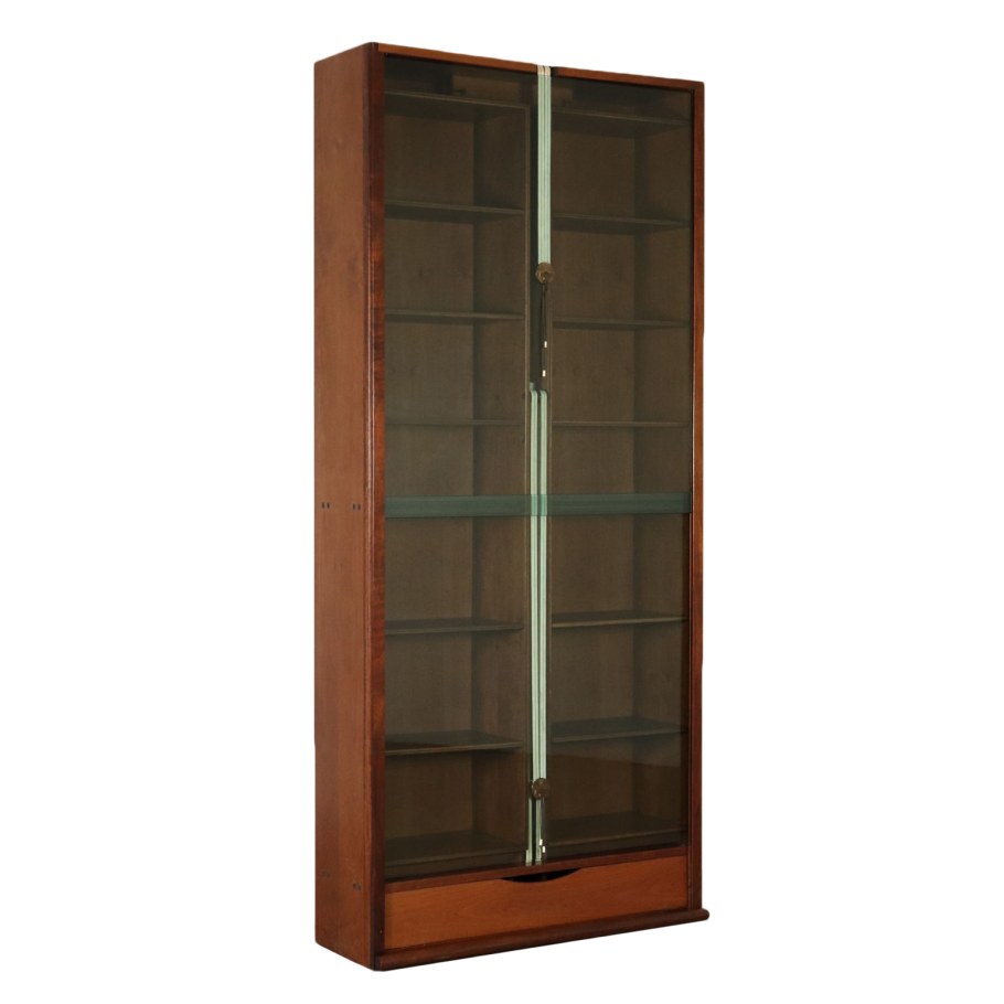 Книжный шкаф со стеклянными дверцами