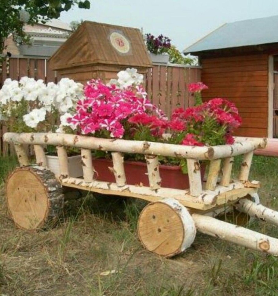 Телега для украшения сада