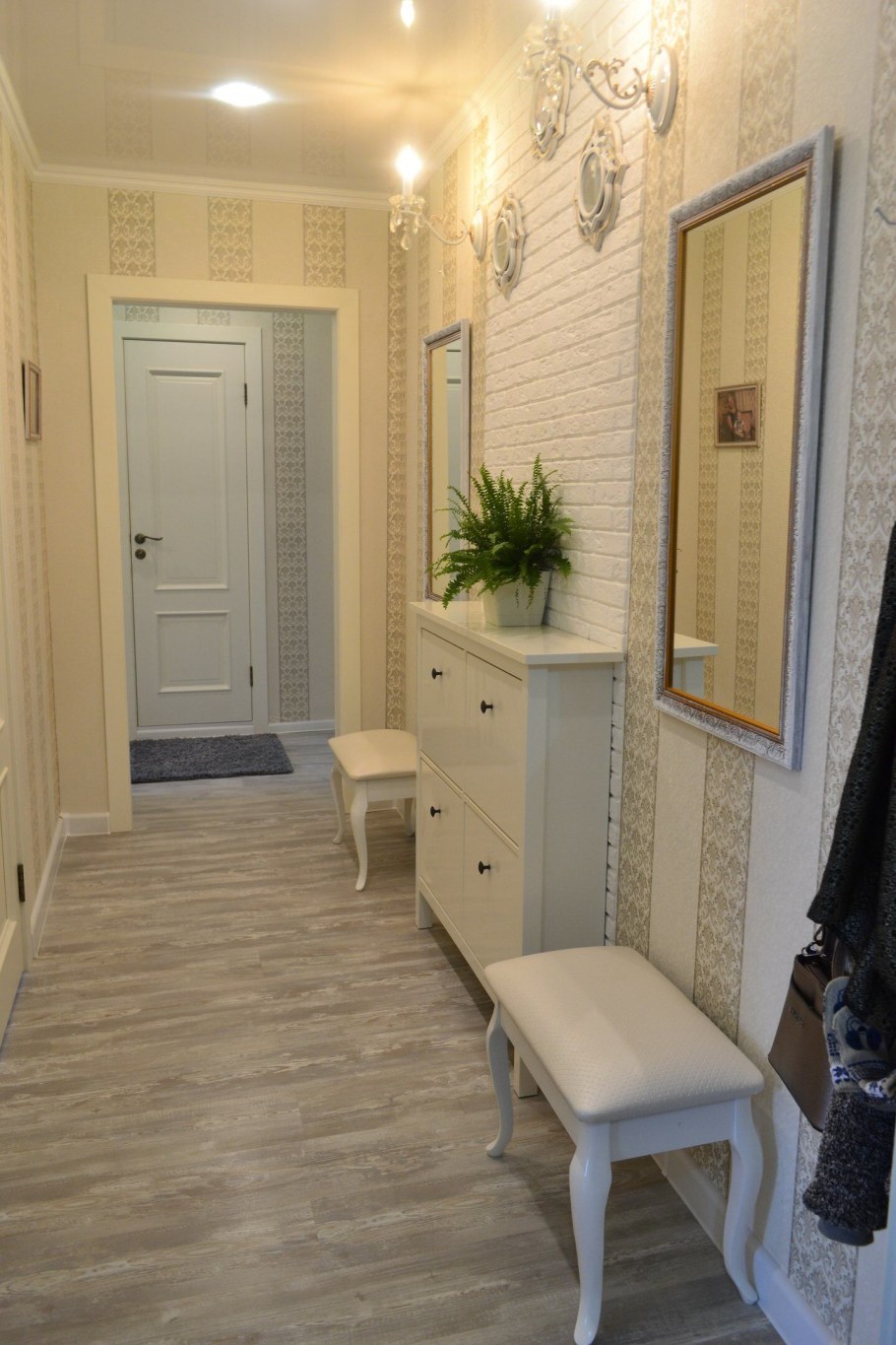Светлая прихожая в хрущевке