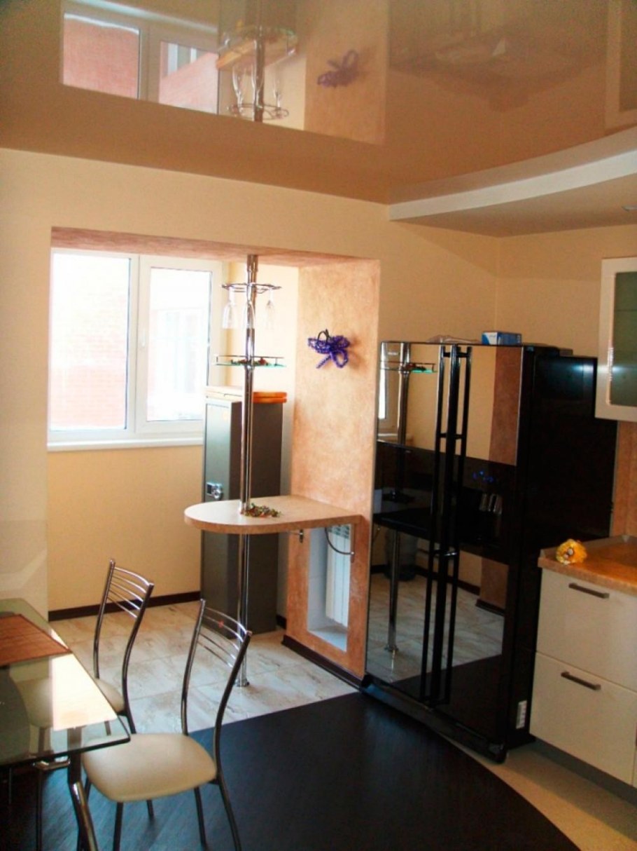 Совмещение балкона с кухней