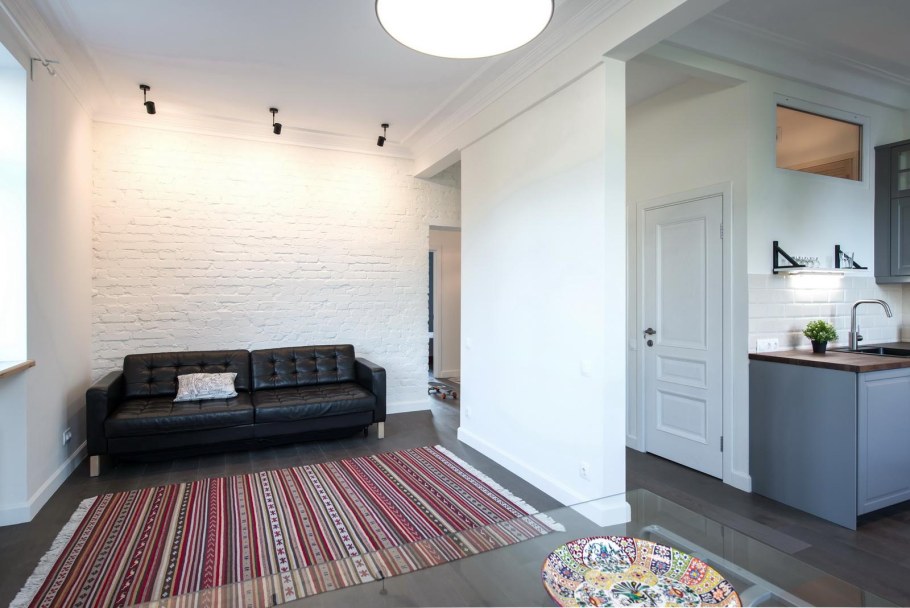 Сталинка с белыми стенами