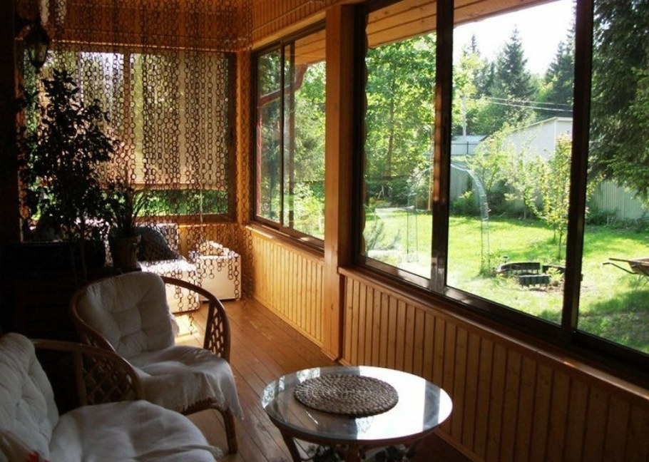 Застекленная деревянная веранда